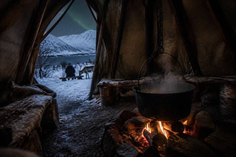 Tromsø: Reindeer Camp Dinner with Chance of Northern Lights