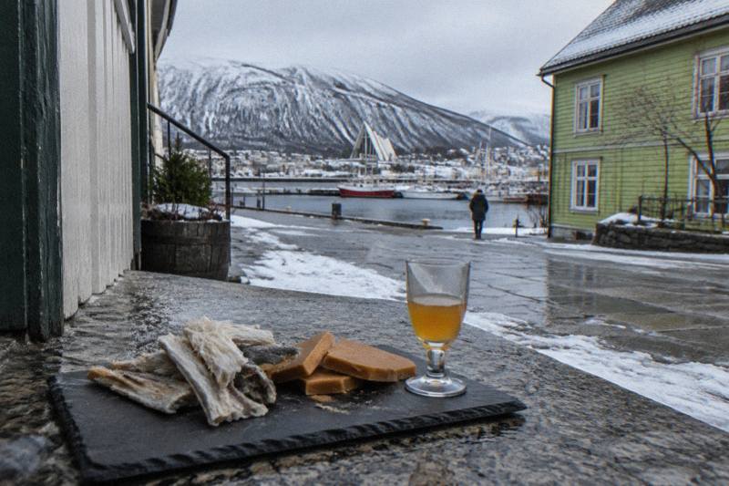 Tromsø: Food Walking Tour with Guide and Tastings